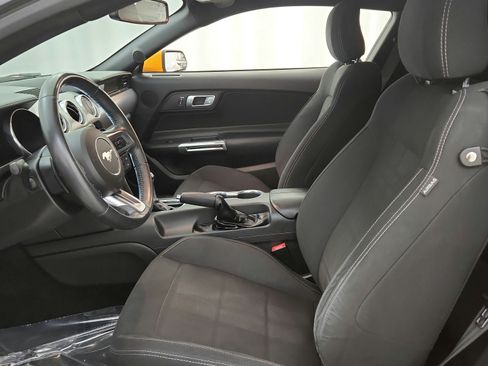 Used 2018 Ford Mustang Coupe w/ Equipment Group 101A RWD image 18