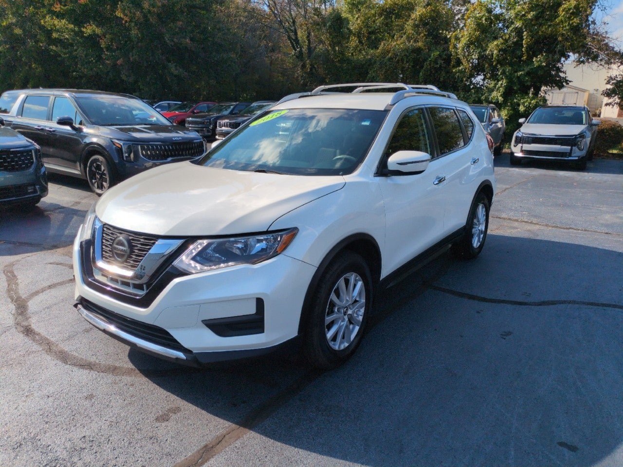 Used 2018 Nissan Rogue SV FWD image 3