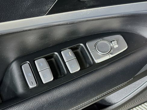 Used 2023 Genesis G70 2.0T RWD image 14