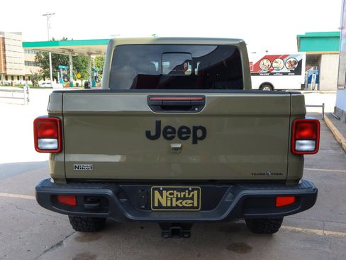 Used 2025 Jeep Gladiator Sport AWD/4WD image 6