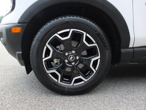 Used 2025 Ford Bronco Sport Outer Banks w/ Outer Banks Tech Package+ AWD/4WD image 9