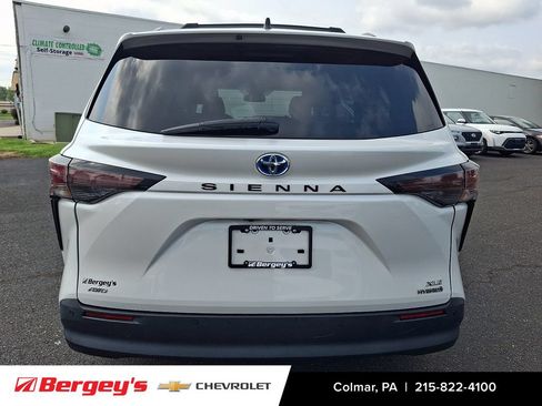 Used 2023 Toyota Sienna XLE AWD/4WD image 6
