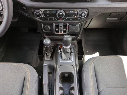 Used 2025 Jeep Wrangler Unlimited Sport AWD/4WD image 18