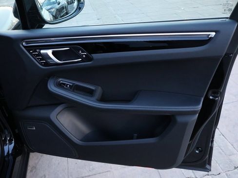 Used 2025 Porsche Macan S image 12