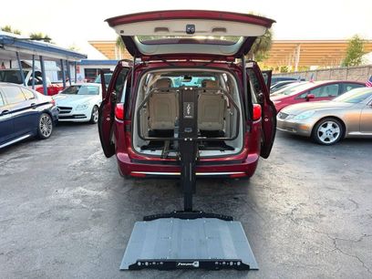 Used 2020 Chrysler Pacifica Limited w/ Tire & Wheel Group