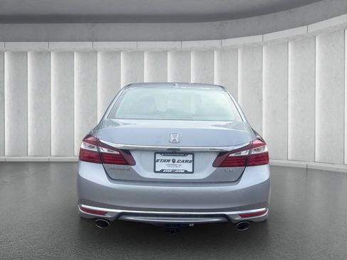 Used 2017 Honda Accord EX-L image 4