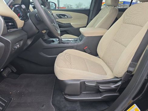 Used 2023 Chevrolet Traverse LS image 16