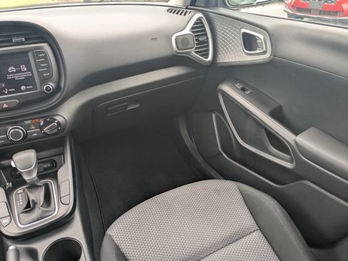 Certified 2025 Kia Soul LX w/ LX Technology Package FWD image 16