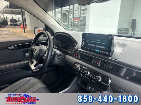 Used 2025 Honda Pilot Touring image 23