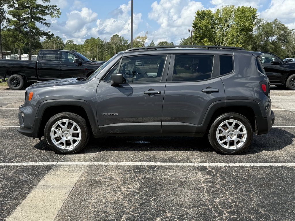 Certified 2022 Jeep Renegade Latitude AWD/4WD image 8