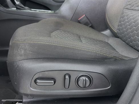 Used 2020 Chevrolet Equinox LT image 17