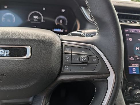 Used 2022 Jeep Grand Cherokee Limited AWD/4WD image 21