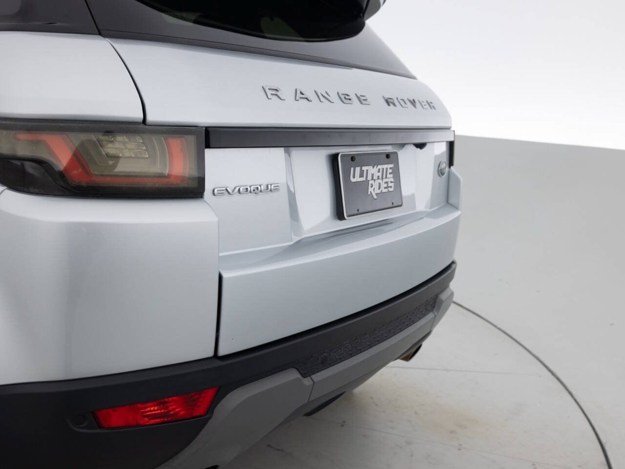 Used 2017 Land Rover Range Rover Evoque SE AWD/4WD image 16