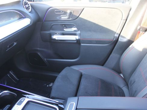 Certified 2025 Mercedes-Benz GLB 35 AMG 4MATIC image 22