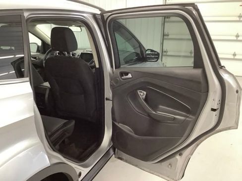Used 2017 Ford Escape SE w/ Equipment Group 201A FWD image 9