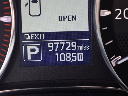 Used 2018 Nissan Armada Platinum image 14