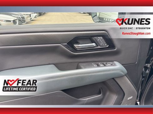 Used 2025 GMC Yukon XL AT4 image 17