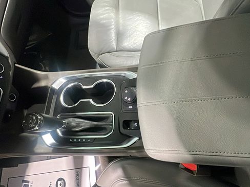 Used 2018 Chevrolet Traverse LT image 12