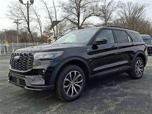 New 2026 Ford Explorer ST-Line image 2