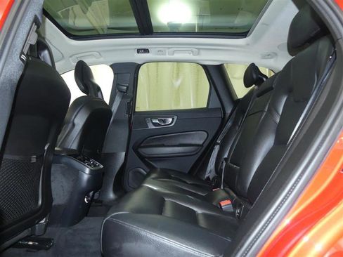 Used 2019 Volvo XC60 T5 Inscription image 24