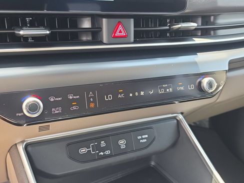 New 2027 Kia Carnival FWD image 24