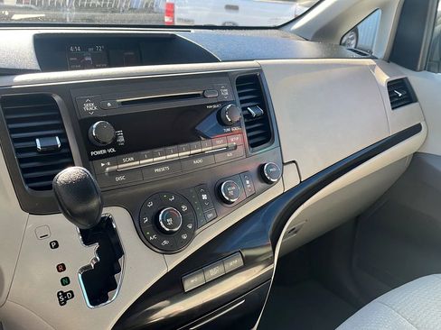 Used 2011 Toyota Sienna LE image 6