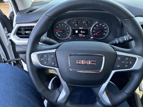 Used 2023 GMC Acadia SLT w/ Elevation Edition image 14