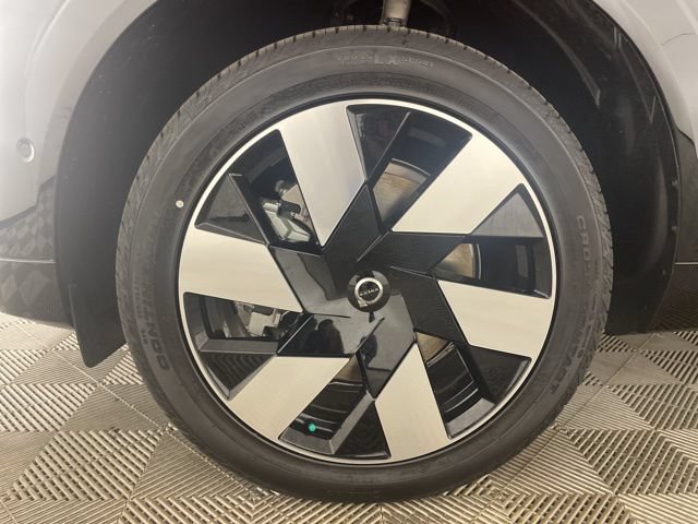 Certified 2025 Volvo XC60 T8 Plus w/ Protection Package Premier AWD/4WD image 41