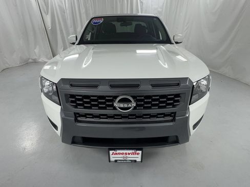 Certified 2025 Nissan Frontier SV AWD/4WD image 8