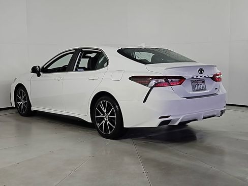 Used 2022 Toyota Camry SE image 9