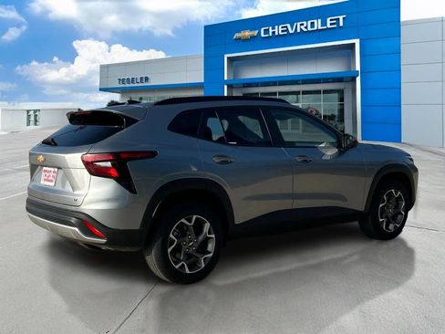 Used 2026 Chevrolet Trax LT FWD image 5