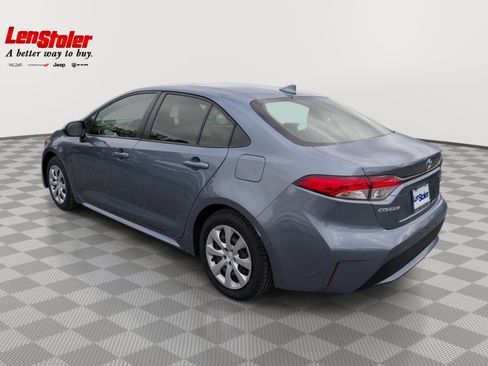 Used 2022 Toyota Corolla LE FWD image 3