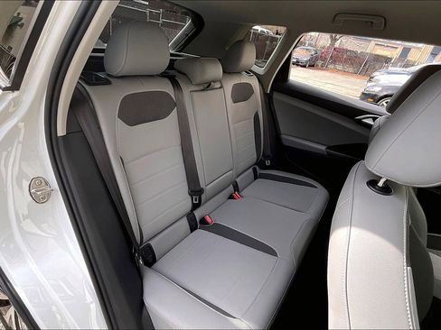 Certified 2022 Volkswagen Taos SE image 26