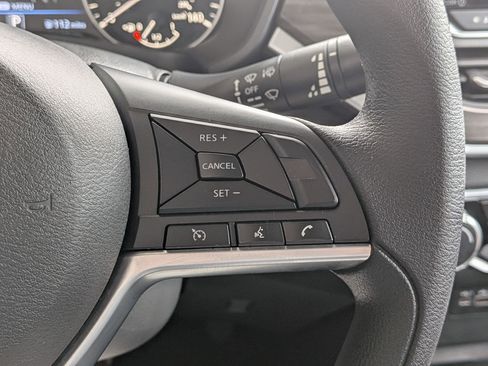 Used 2025 Nissan Altima 2.5 SV FWD image 13