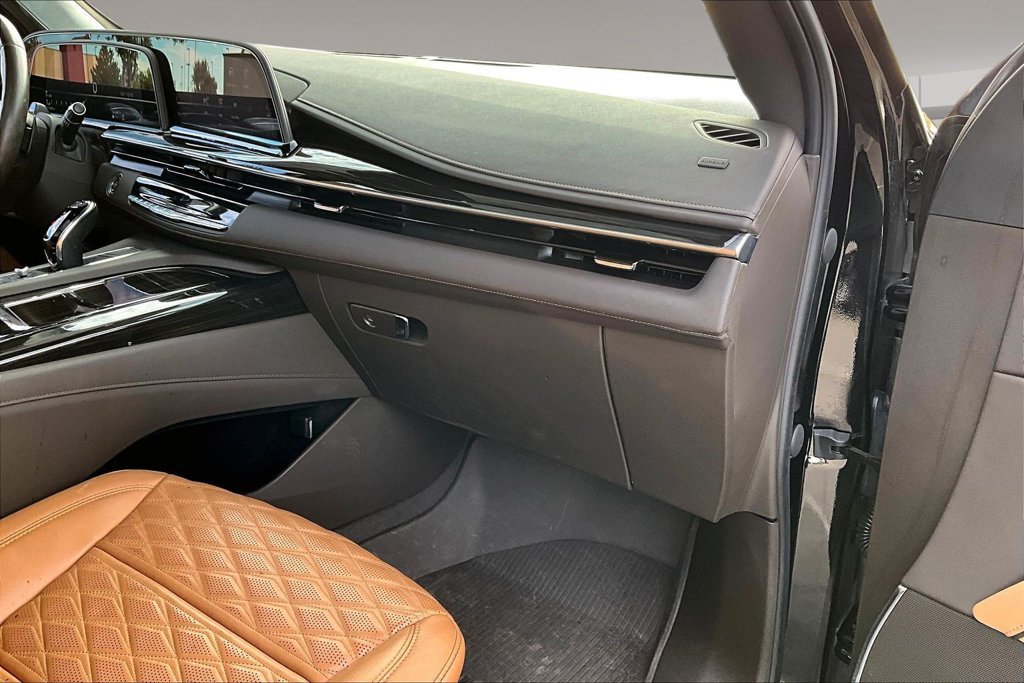 Used 2023 Cadillac Escalade Sport w/ LPO, ONYX Package AWD/4WD image 16