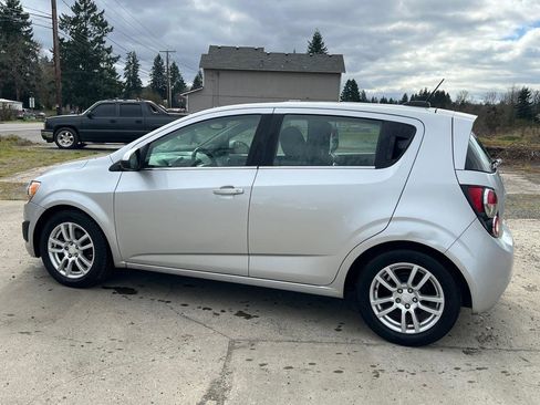 Used 2016 Chevrolet Sonic LT w/ Fun and Sun Package image 4