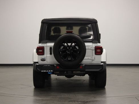 Used 2022 Jeep Wrangler Unlimited Sahara w/ Cold Weather Group AWD/4WD image 7