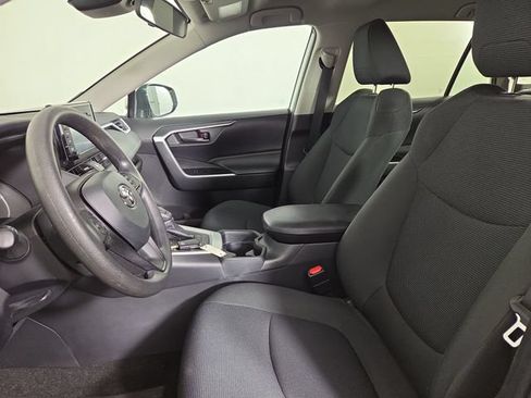 Used 2019 Toyota RAV4 LE w/ Carpet Mat Package FWD image 14