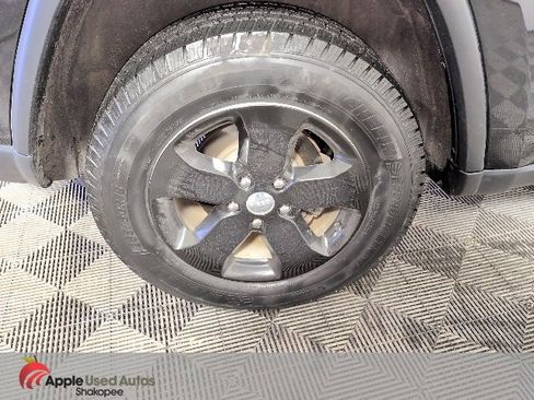 Used 2012 Jeep Grand Cherokee Laredo image 46