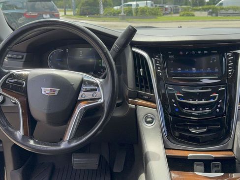 Used 2020 Cadillac Escalade Premium Luxury AWD/4WD image 14