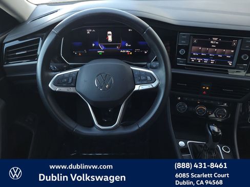 Used 2024 Volkswagen Jetta SE image 13
