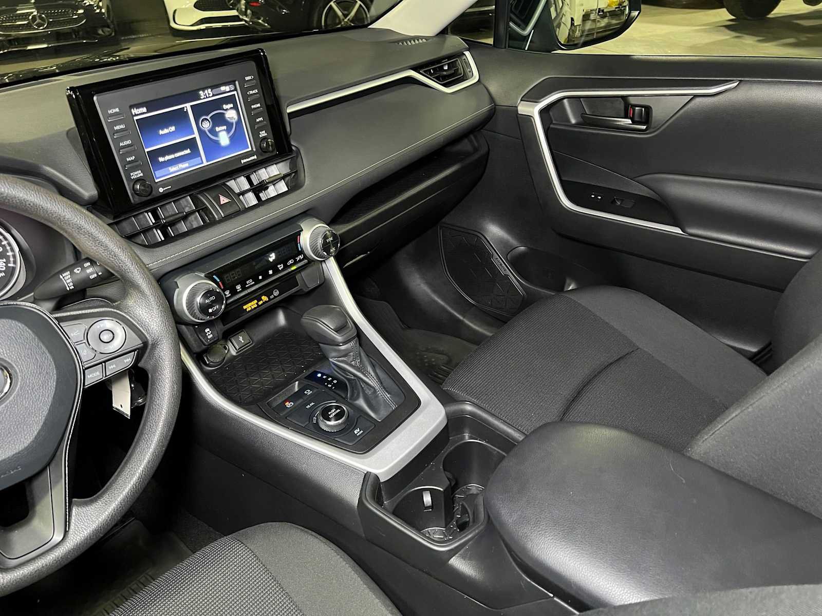 Used 2021 Toyota RAV4 LE AWD/4WD image 36