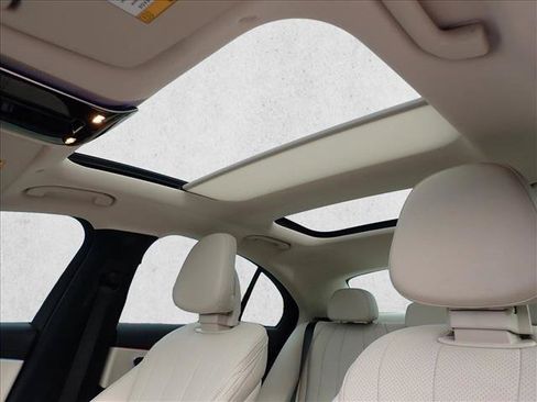Used 2025 Mercedes-Benz E 350 4MATIC Sedan image 12
