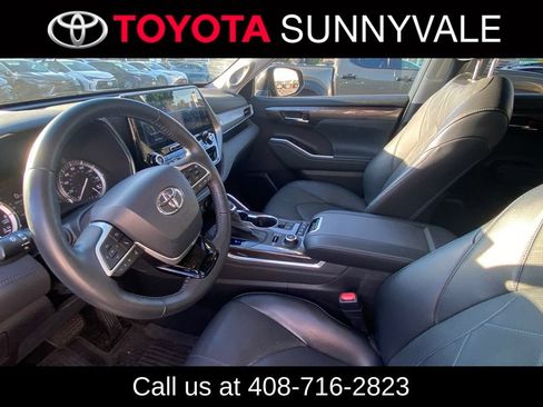 Used 2022 Toyota Highlander Platinum AWD/4WD image 4