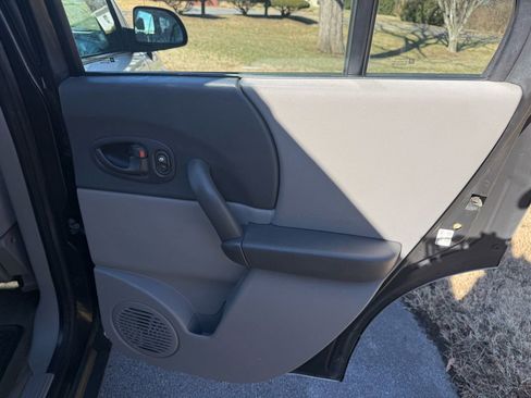 Used 2003 Saturn Vue AWD V6 image 26