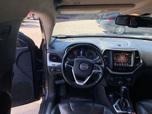 Used 2018 Jeep Cherokee Overland AWD/4WD image 25
