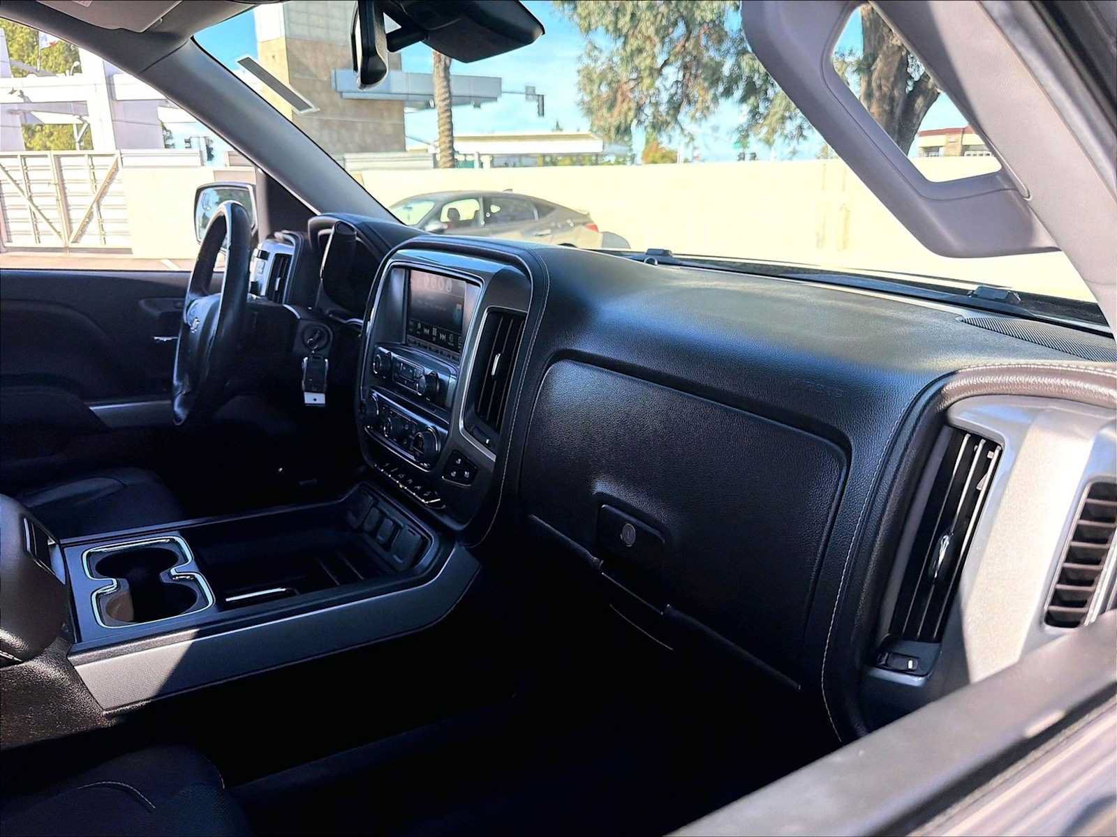 Used 2018 Chevrolet Silverado 1500 LTZ Z71 w/ LTZ Plus Package AWD/4WD image 19
