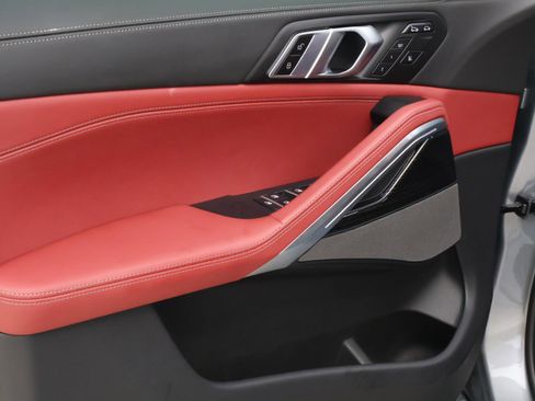 Used 2025 BMW X6 xDrive40i w/ Executive Package image 17