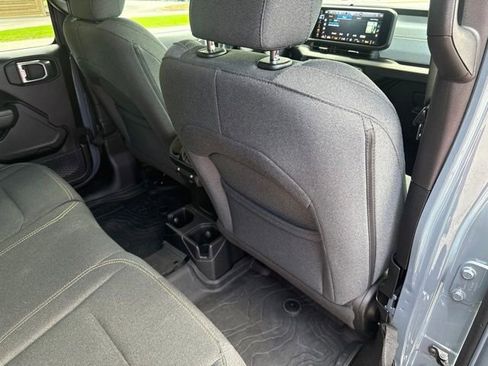 Used 2025 Jeep Wrangler Unlimited Sport AWD/4WD image 18