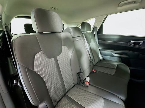 Used 2023 Kia Sorento LX AWD/4WD image 26